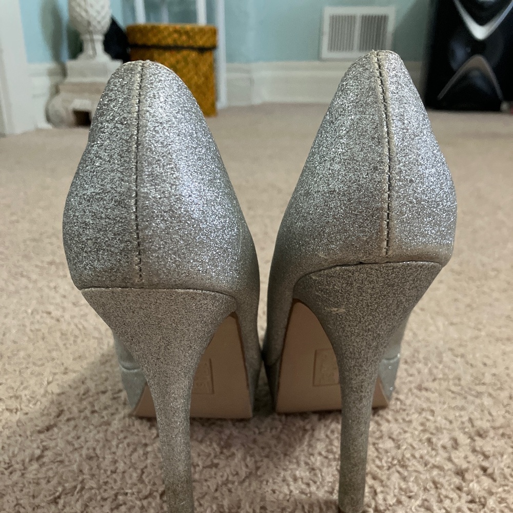 Heels - Picture 3 of 4